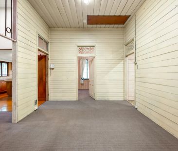 483 Vulture Street East, - Photo 3