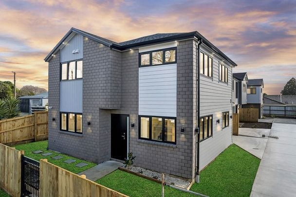 🏡 Brand New 5-Bedroom Standalone Home - Photo 1