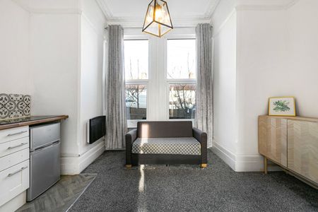 Canham Road, London, SE25 6RZ - Photo 2