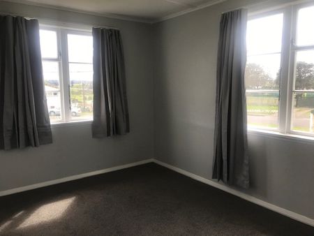 25 Kent Street, Patea - Photo 3