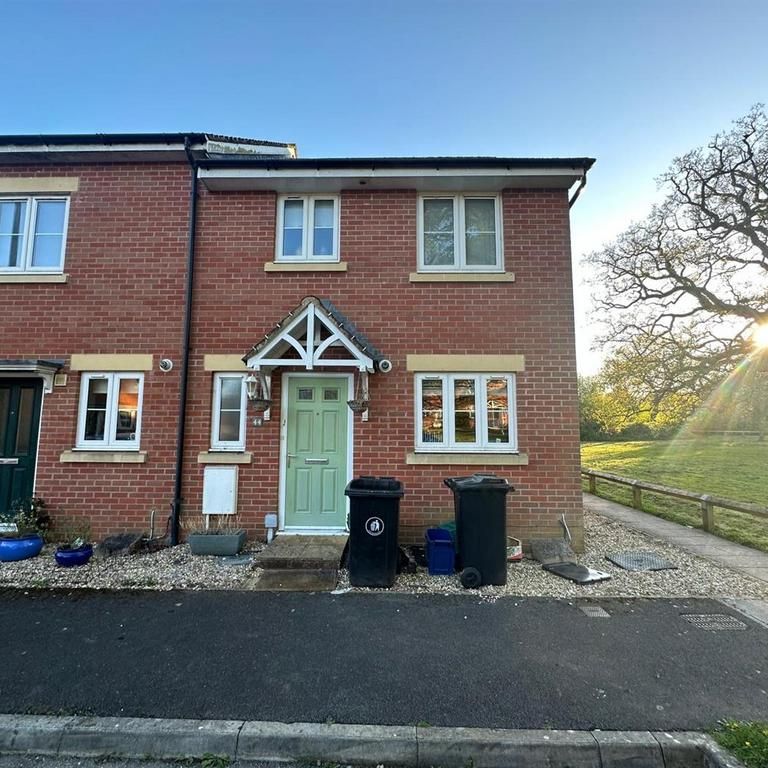 3 bedroom end of terrace house to rent - Photo 1
