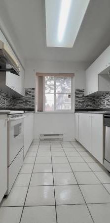 HIGHGATE - 2 BED, 1.5 BATH TOWNHOUSE - 2 PARKING!! - Photo 1