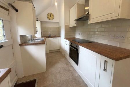 2 bedroom terraced house to rent - Photo 3