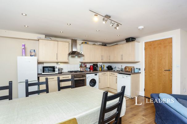 2 bedroom apartment to rent Lee High Road, London, SE13 - Photo 1