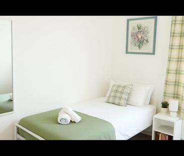 Room in a Shared House, Alpha Street, M6 - Photo 4