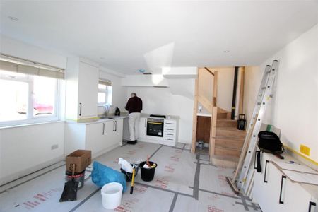 1 bedroom semi-detached house to rent - Photo 3