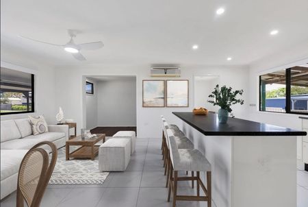 Spacious & Renovated Lowset Living with Shed Access - Photo 2