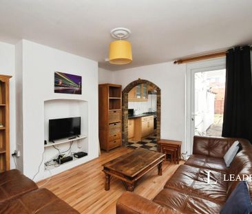 1 bedroom in a house share to rent - Photo 2