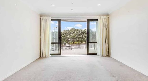 Don't miss out! - Photo 1