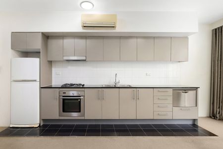 Fully Furnished One Bedroom Suite I New Carpet - Photo 4