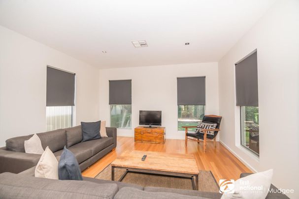 CENTRALLY LOCATED PRIVATE RESIDENCE, FULLY FURNISHED & SERVICED WEEKLY - Photo 1