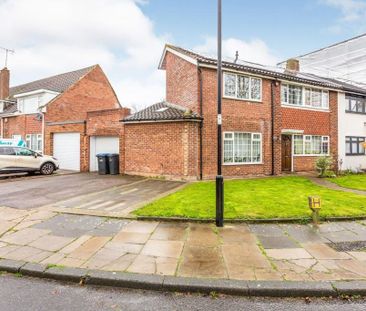 4 Bed Detached House, Woodpecker Close, N9 - Photo 3