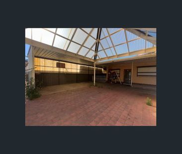 Ideal Large Family Home for Families and Professionals 3 BRMs Open ... - Photo 5