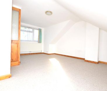 4 bedroom semi-detached house to rent - Photo 2