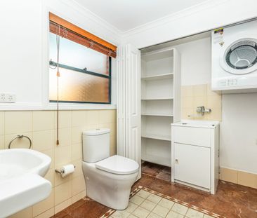 Three Bedroom Townhouse with Large Courtyard in the Popular 'Hopeto... - Photo 5