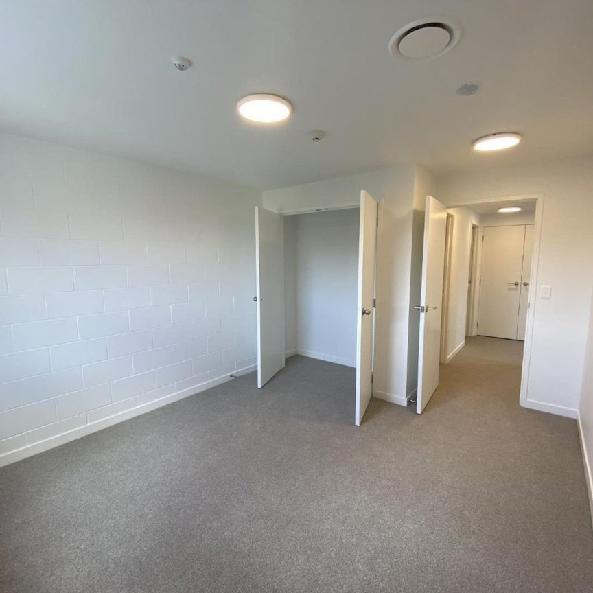 Modern two-bedroom apartment in St Lukes - Photo 1