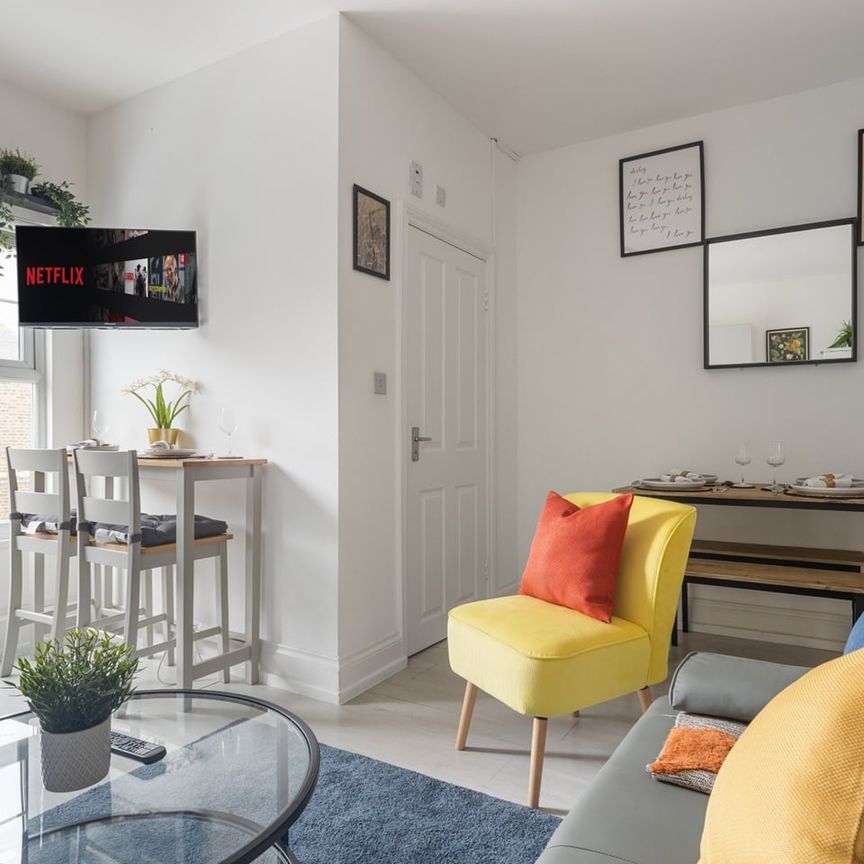 2 Bed Flat, Brent, NW10 - Photo 1