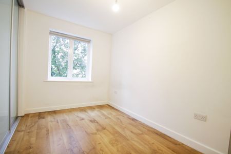 Hurley House, 31 Park Lodge Avenue, West Drayton, UB7 - Photo 2
