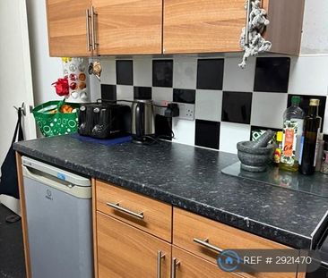 1 bedroom in a house share to rent - Photo 4