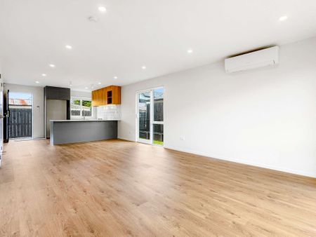 Stunning New Build Home on Claymore Street! - Photo 2