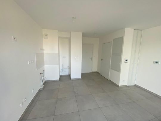 Location Appartement 2 pièces 40m² DECINES CHARPIEU 69150 - Photo 1