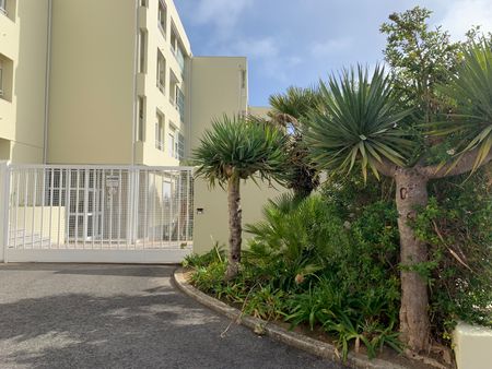 Apartamento T2 sem móveis inserido em condomínio em S. João Estoril - Photo 3