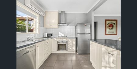 Close To Everything! - Photo 4