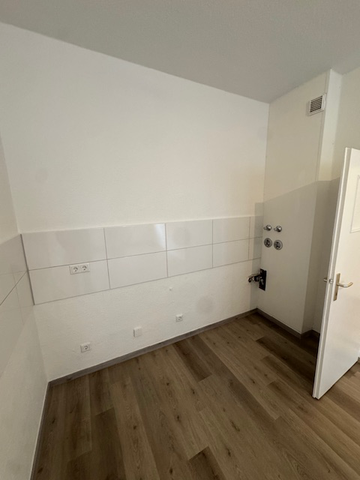 Frisch renovierte 1-Zimmer-Wohnung mit großer Küche! - Photo 2