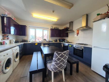 1 bedroom in a house share to rent - Photo 5