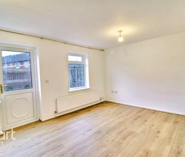 3 bedroom end of terrace house to rent - Photo 1