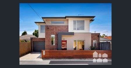 Fantastic Three Bedroom Home! - Photo 4