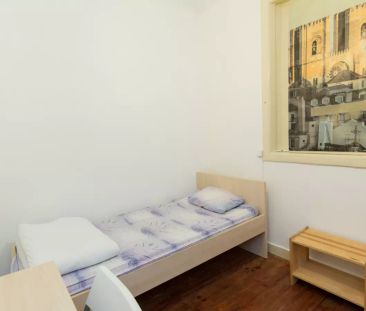 Furnished room in 7-bedroom apartment, Avenidas Novas - Photo 5