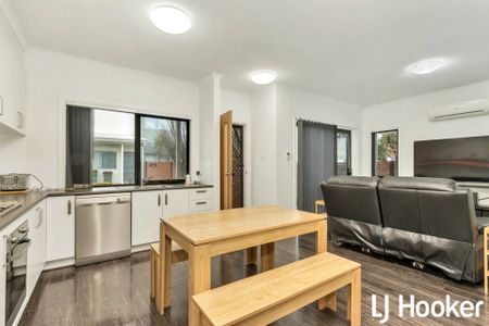 Convenient location! - Photo 2