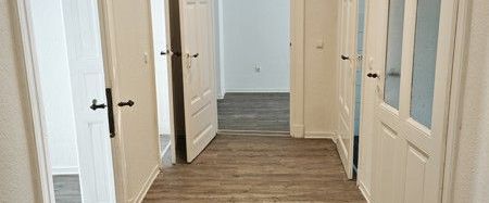 Sanierte 3 Raum Wohnung mit Tageslichtbad - Photo 1