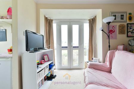 Farriers Road, Epsom - Photo 4