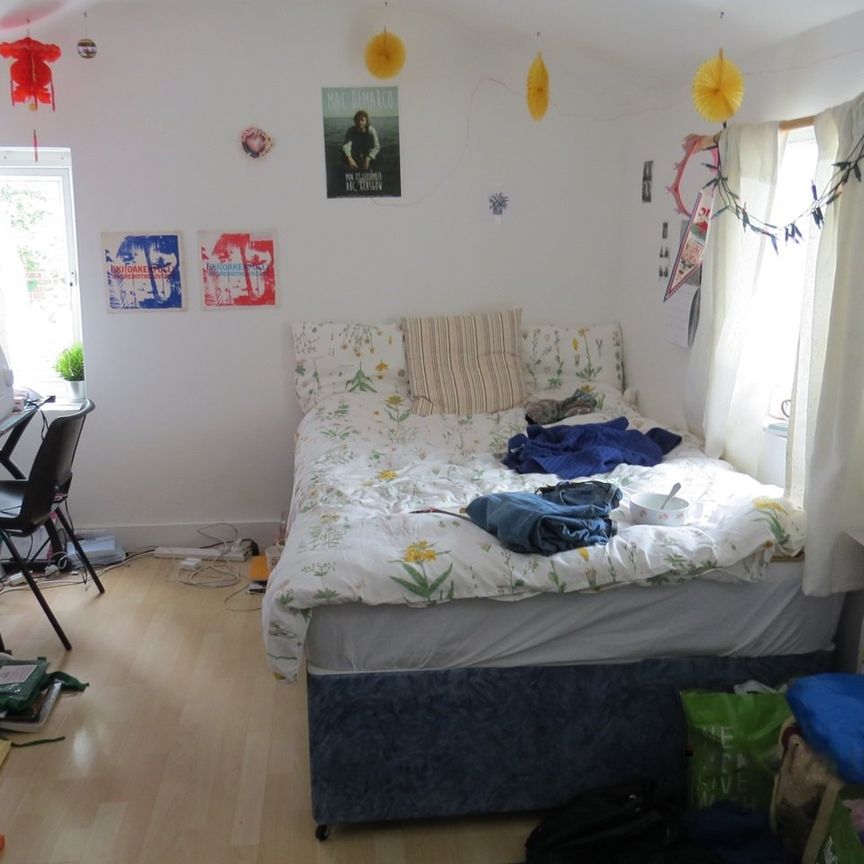 6 Bed End Terrace, Egremont Place, BN2 - Photo 1