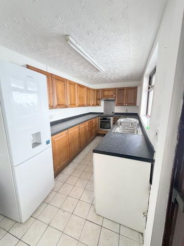 147 Newtownards Road, BT41AB, Belfast - Photo 5