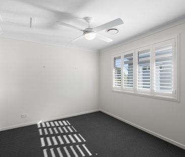 Amazing Family Home in Great Location With Sparkling Pool - Photo 2