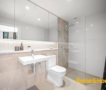 Luxurious Modern 2 Bedroom Apartment with 23rd Floor Picturesque Wa... - Photo 6