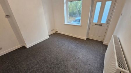 3 bed Terraced - To Let - Photo 5