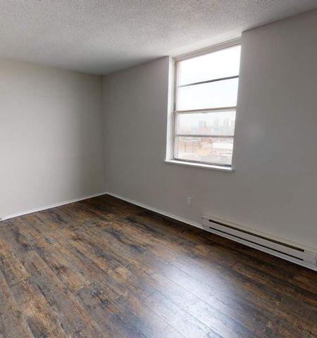 Two Bedroom Penthouse - Photo 4
