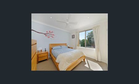 Charming 2-Bedroom Unit - Photo 2