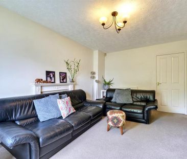 3 bedroom semi-detached house to rent - Photo 1