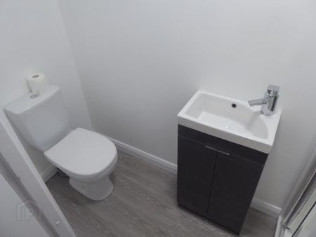 Apt 2, 84 Fitzroy Avenue, Belfast, BT7 1HX - Photo 4