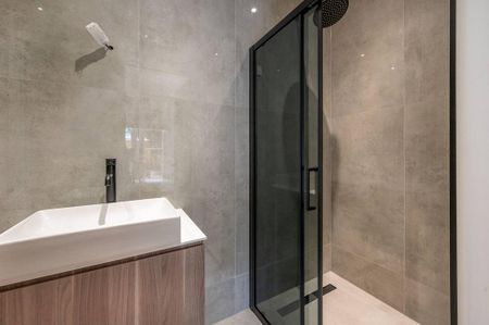 3 bedroom flat to rent - Photo 3