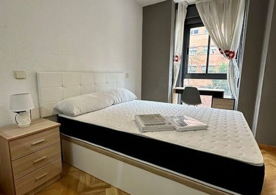 Calle Ladera de los Almendros, Madrid, Community of Madrid 28032