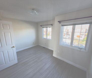 For Lease - 395 Flagstone Way, Newmarket, Ontario - Photo 6