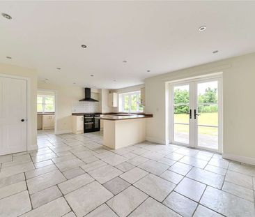 Detached family home in an idyllic rural location near Blandford. - Photo 6