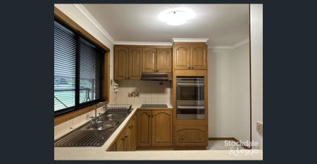 SPACIOUS HOME WITH LARGE YARD - Photo 4