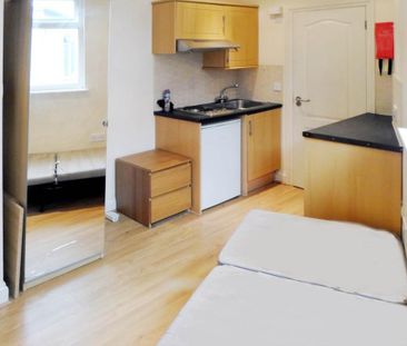 Studio to rent - Photo 2